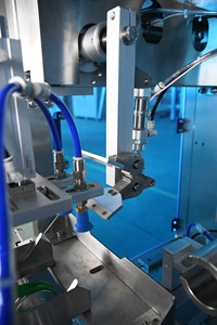 Máquina Doypack de ñoquis congelados completamente automática, placa de hoyuelos, pesadora multicabezal, máquina empacadora de bolsas prefabricadas de alta precisión - Product Image 3