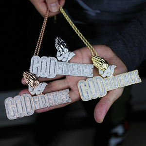 Collier avec pendentif en forme de croix pour hommes, style hip-hop, mains en prière, micro-pavés, zircon cubique 5A, vente en gros - Product Image 4
