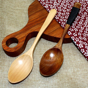 Cucharas de madera estilo japonés de color sólido y cuerpo recto para arroz, sopa y uso infantil. - Product Image 1
