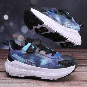 Chaussures à <span class=keywords><strong>roulettes</strong></span> en cuir PU de haute qualité pour enfants, garçons et filles, <span class=keywords><strong>avec</strong></span> roues dynamiques et design explosif - Product Image 4