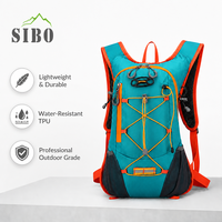 Sac à dos d'hydratation pour le sport, la randonnée et le cyclisme, avec poche à eau et clip pour casque, personnalisable avec logo Sibo Factory.