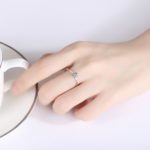 Bague en argent sterling S925 avec moissanite de 1 carat cultivée en laboratoire, bijoux de mode pour femmes - Product Image 2