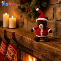 Handgefertigter Häkel-Teddybär Weihnachtsmann-Outfit Puppe Amigurumi Weihnachts-Tischdekoration Geschenk Individuelles Logo Großhandel