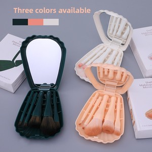 Juego de 5 brochas de maquillaje mini con forma de concha, brochas cosméticas de viaje para base y sombra de ojos con estuche con espejo - Product Image 2