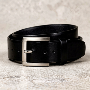 Ceinture en cuir véritable noire unie avec boucle ardillon rectangulaire en cuivre, formelle et durable pour homme - Product Image 1