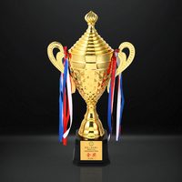 Tasses de trophée de capuchon multicouches Couleurs personnalisées Ruban métallique Artisanat pour récompenses Accessoires modifiables OEM Trophées en métal doré
