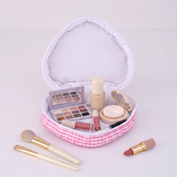 Pochette de maquillage en forme de cœur, pochette cosmétique matelassée à carreaux, étui à fermeture éclair rose à carreaux, trousse de toilette de voyage pour femmes