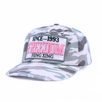 Casquette de baseball snapback 5 panneaux non structurée à visière vieillie, rose vif camouflage, avec logo brodé personnalisé, vente en gros usine BSCI