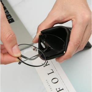 Estuche de cuero para gafas, bolsa de almacenamiento portátil rectangular impermeable para hombres y mujeres, bolsa de maquillaje con cierre de resorte - Product Image 3