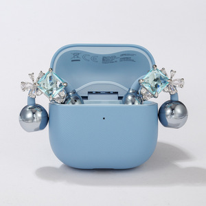 Écouteurs sans fil faits main de style Semaine de la Mode de Paris, 1ère/2ème génération, avec boucle diamantée et clip d'oreille papillon en cristal, idéal pour Noël - Product Image 1