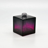 Bouteille de parfum vide en verre transparent OEM rectangulaire coloré de haute qualité de 50 ml Fujian avec pulvérisateur à pompe de boîte-cadeau