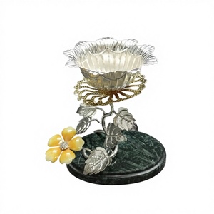 Bols de service décoratifs en métal faits à la main, style antique, motifs complexes rares, formes artistiques, pour les fêtes, écologiques - Product Image 1