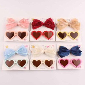 Diadema de nailon para bebé y conjunto de gafas de sol con forma de corazón, diadema con lazo brillante para bebé, accesorios para fotos de verano para niñas de 0 a 3 años - Product Image 1