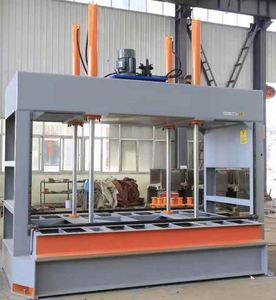 Maquinaria Automática de Prensado en Frío y Caliente Hidráulica de 50T para Trabajos en Madera, Fabricación de Puertas y Contrachapados para la Producción de Paneles a Base de Madera - Product Image 3