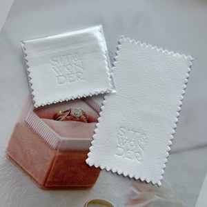 Paño de Pulido de Joyería de Microfibra Suave Blanco al por Mayor 8*8 con Logotipo Personalizado, para Joyas de Plata 925 y Oro - Product Image 5