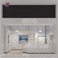Étagère murale moderne pour lunettes de soleil personnalisées avec éclairage LED pour les centres commerciaux et les magasins de détail - Matériaux en métal/verre/bois, montage facile