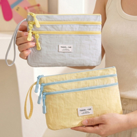 Sac Organisateur de Documents de Voyage Multifonctionnel avec 3 Poches Zippées, Porte-Passeport, Étui pour Carte d'Embarquement, Pochette à Dragonne