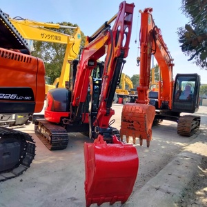 Mini-excavatrice sur chenilles Kubota KX163 de 5,6 tonnes avec rotation zéro et déplacement latéral de la flèche |   Capacité de levage de 1145 kg, réservoir de 68 L - Product Image 5