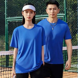 เสื้อยืดกีฬาผู้ชาย สกรีนโลโก้ได้ สไตล์วินเทจลำลอง แขนสั้น คอกลม ลายเรขาคณิต 3 มิติ เนื้อผ้านุ่ม ใส่เล่นกีฬา วิ่ง ออกกำลังกาย หรือเป็นของขวัญ - Product Image 4