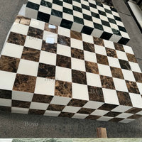 Nouvelle table en marbre à motif damier moderne, blocs carrés, mosaïque en marbre Verde White Emperador, socle en marbre à carreaux
