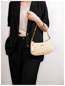 <span class=keywords><strong>Sac</strong></span> à <span class=keywords><strong>main</strong></span> tendance en PU pour femme. Convient à un usage quotidien. <span class=keywords><strong>Sac</strong></span> à <span class=keywords><strong>main</strong></span> de luxe de créateur. - Product Image 6