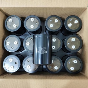 Condensador Electrolítico de Aluminio Radial con Orificio Pasante 3300μF <span class=keywords><strong>50V</strong></span> CC 18*35mm, Condensador de Filtro de Bajo Voltaje para Almacenamiento de Energía en Stock - Product Image 6