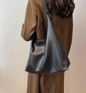 <span class=keywords><strong>Sac</strong></span> fourre-tout <span class=keywords><strong>hobo</strong></span> <span class=keywords><strong>noir</strong></span> personnalisé en PU avec pochette assortie, service OEM ODM pour les marques de mode et les commandes en gros - Product Image 3