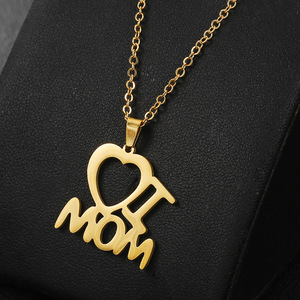 สร้อยคอจี้รูปหัวใจ MOM สแตนเลสสตีล ชุบทอง 18K พร้อมสายคล้องคอ ของขวัญสำหรับวันแม่ - Product Image 2