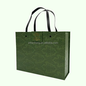 Элитная подарочная коробка из жесткого картона с матовой ламинацией, губчатой подкладкой, магнитной застежкой и ручкой, на заказ по размеру и цвету - Product Image 4