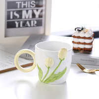 Tasse en céramique de fleur de tulipe pétrie à la main en relief créatif tasse cadeau en porcelaine