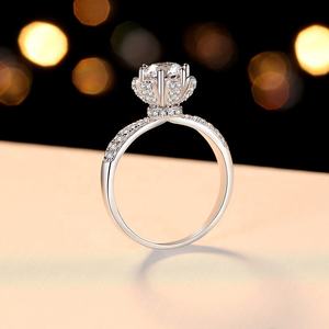 Reina de Hielo sostiene un anillo de flores, mujer <span class=keywords><strong>se</strong></span> casa y <span class=keywords><strong>se</strong></span> compromete - Product Image 2