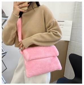 Bolsos de mano de felpa esponjosa peluda de piel sintética, bolso de mano suave portátil 3, nuevo modelo, bolso cruzado de piel sintética peluda para mujer - Product Image 1