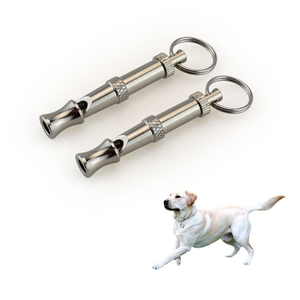 Sifflet d'entraînement pour chien réglable avec porte-clés pour le contrôle des aboiements et la pratique de l'obéissance, outil ultrasonique en alliage métallique - Product Image 1