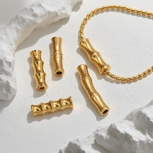 หลอดไม้ไผ่และลูกปัดปลา |   จี้สเปเซอร์โค้งสแตนเลสสตีลชุบทอง 18K PVD สำหรับทำสร้อยข้อมือ สร้อยคอ DIY - Product Image 3