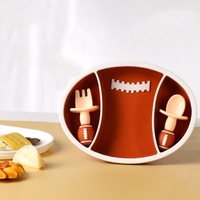 Vente chaude bébé assiette d'alimentation Rugby forme bébé Silicone ventouse plaque cuillère fourchette ensemble enfants assiette à dîner avec couvercle