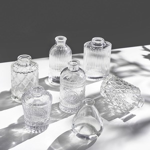 Mini <span class=keywords><strong>vase</strong></span> en <span class=keywords><strong>verre</strong></span> transparent pour table, <span class=keywords><strong>vase</strong></span> en <span class=keywords><strong>verre</strong></span> vintage à fleurs en relief, décoration artistique, <span class=keywords><strong>vase</strong></span> en <span class=keywords><strong>verre</strong></span> pour table, bouteille en <span class=keywords><strong>verre</strong></span> - Product Image 1