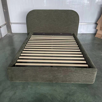 Sommier en bois avec tissu en lin vert, lit rembourré en tissu pour un design élégant