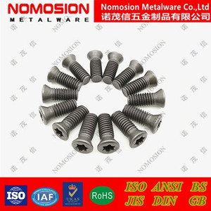 Tornillo Torx Nomosion M5x13-7.0/60 T20, acero al carbono con revestimiento negro, clase métrica 12.9, para portaherramientas CNC - Product Image 1