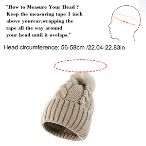 <span class=keywords><strong>Bonnet</strong></span> d'hiver pour femmes avec logo personnalisé en gros avec boule de fourrure <span class=keywords><strong>pompon</strong></span> tricoté en <span class=keywords><strong>blanc</strong></span> chaud et noir bonnets à la mode - Product Image 2