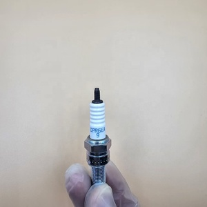 Bougies d'allumage pour moto en gros CPR6EA-9 /6899, bougies d'allumage pour moto en boîte <span class=keywords><strong>jaune</strong></span> japonaise - Product Image 1