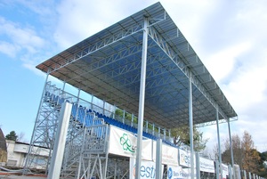 Diseño personalizado Estadio Grandstand Canopy CETA Marca Made in Italy con pilares de soporte frontal Deportes y productos de entretenimiento - Product Image 3
