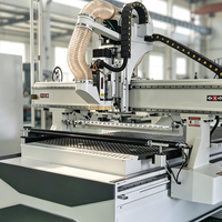 Machine de fraisage CNC en ligne MEOKON, machine de nesting CNC utilisée pour la personnalisation des corps et des portes d'armoires, avec changement d'outil automatique