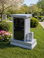 Pierre tombale moderne en granit avec panneau en verre noir et porte-vase, style américain traditionnel, monument funéraire par Unionstone