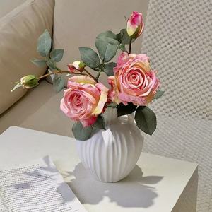 Bouquet de roses en soie style peinture à l'huile, fait main, réaliste, décoration de mariage et de maison - Product Image 1