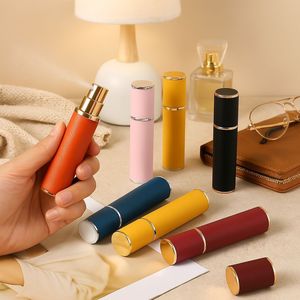 Pompe à parfum portable haut de gamme 10 ml <span class=keywords><strong>en</strong></span> verre et cuir, sérigraphiée, <span class=keywords><strong>en</strong></span> <span class=keywords><strong>stock</strong></span>, best-seller transfrontalier, idéale pour les voyages - Product Image 1