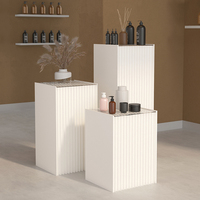 Présentoir de forme carrée blanche personnalisée avec support acrylique en nid d'abeille en quadrate pliable pour l'affichage du produit