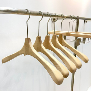 Perchas de madera maciza de haya natural para ropa de mujer, perchas de madera antideslizantes para trajes, venta al por mayor para tiendas de ropa. - Product Image 1