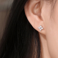 Pendientes de Oro Sólido de 18K con Trébol de Cuatro Hojas y Diamantes Cultivados en Laboratorio para Mujer, con Cierre de Rosca, Joyería Minimalista
