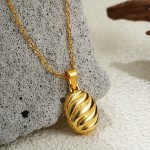 Collar con Colgante de Marco de Fotos Plegable de Acero Inoxidable Chapado en Oro de 18K con Cadena, Regalo Unisex para Amigos y Familia - Product Image 6