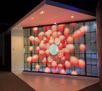 Affichage numérique LED transparent sur mesure pour intérieur et extérieur, résolution 8K HDR 1000 pour la signalisation des centres commerciaux